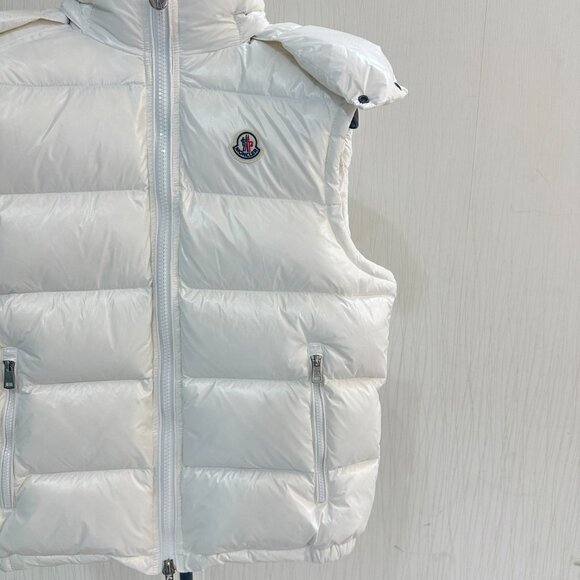 This Moncler white down vest features a mini-puffy design, offering warmth and c - Picture 7 of 8